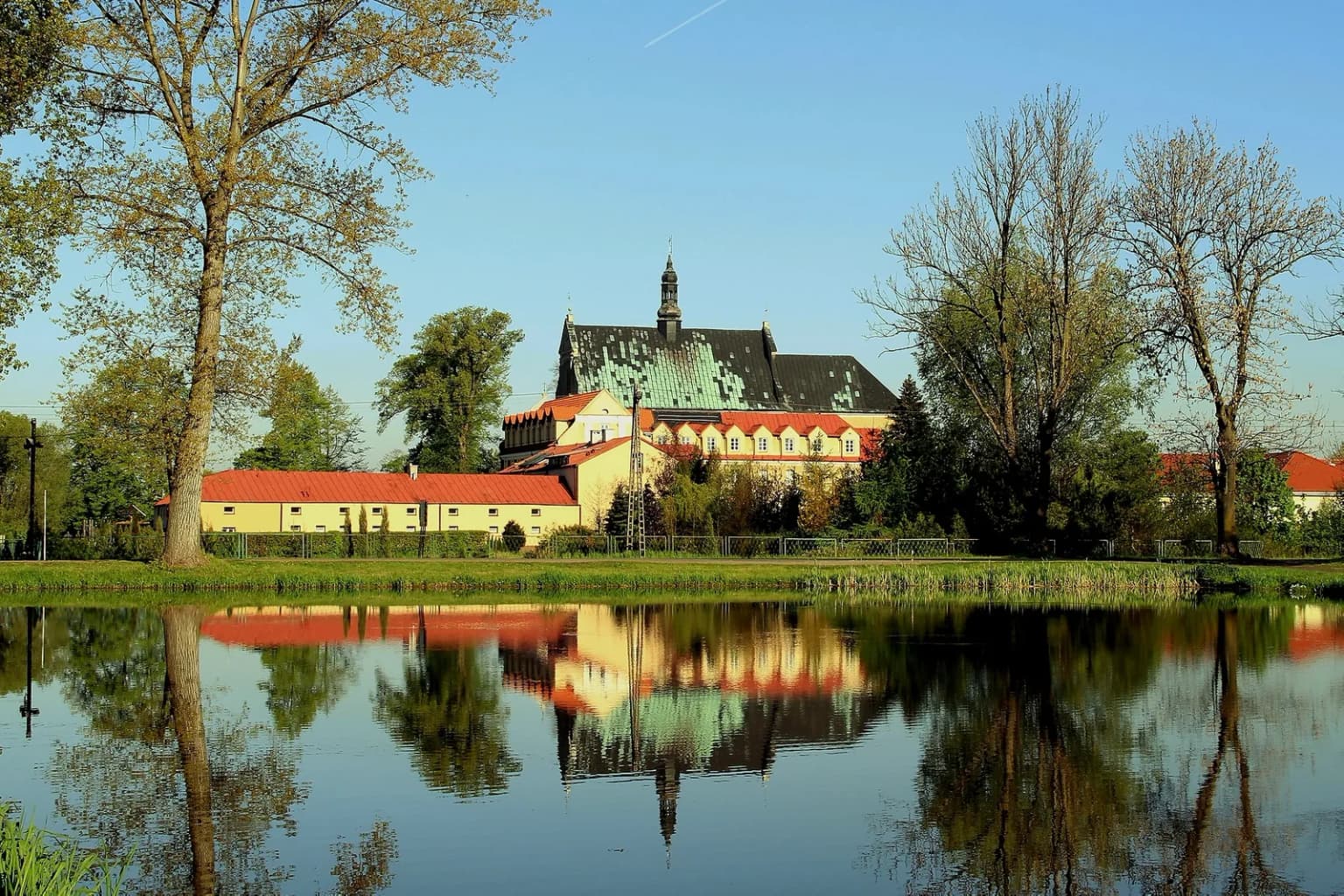 Klasztor w Lutomiersku