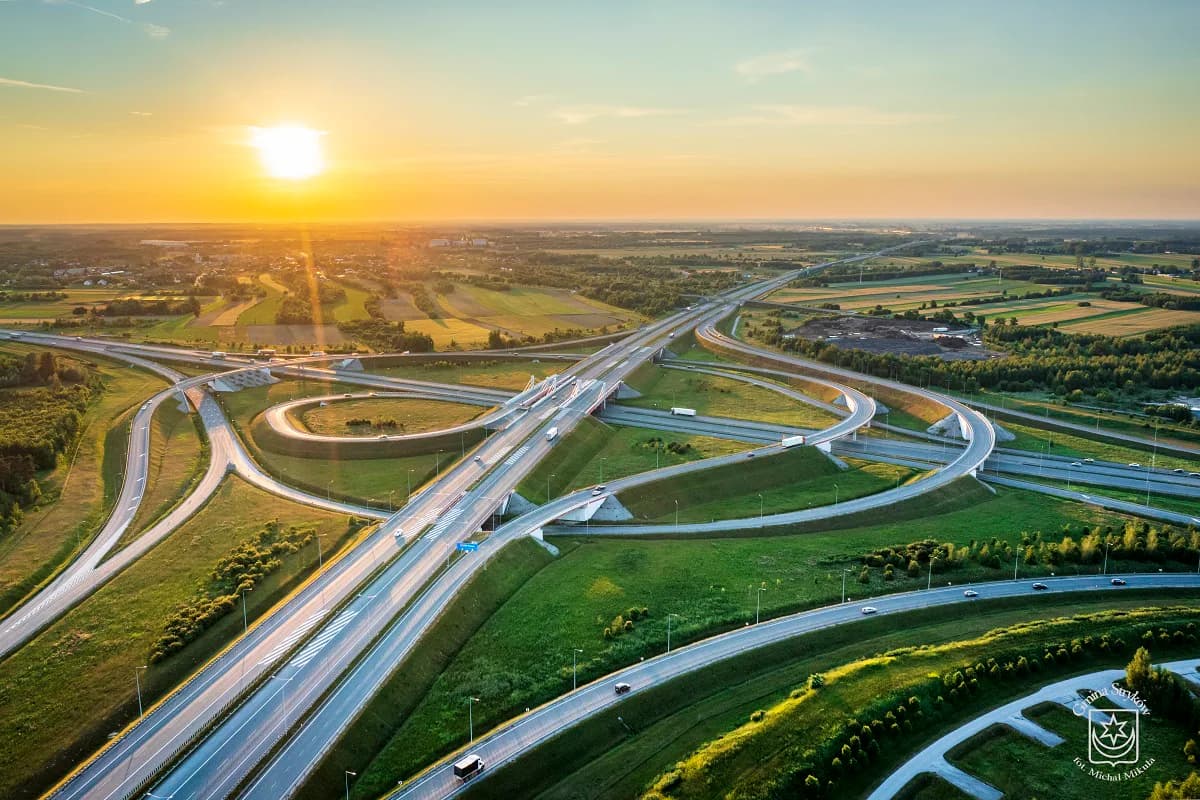 Węzeł autostradowy w Strykowie z lotu ptaka